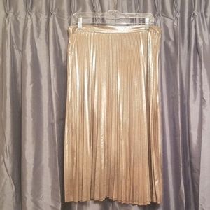 LAST CHANCE: CHAPS pleaste metallic skirt